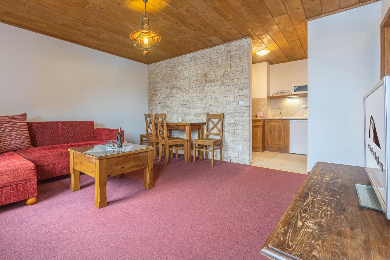 Apartmany Pod Chopkom Pavcina Lehota  Exterior photo
